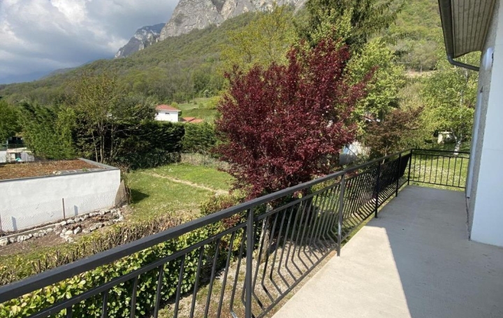 Maison CROLLES (38920)  118 m2 1 550 € 