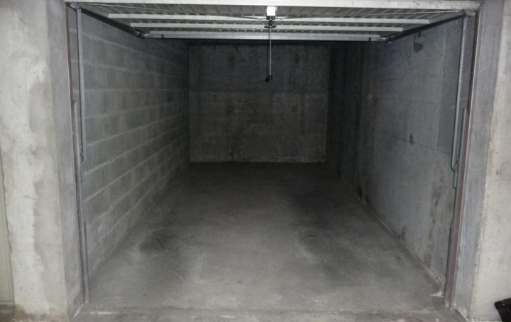 Garage MEYLAN (38240)  15 m2 110 € 