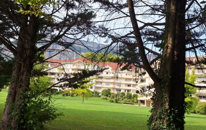 Garage MEYLAN (38240)  15 m2 110 € 