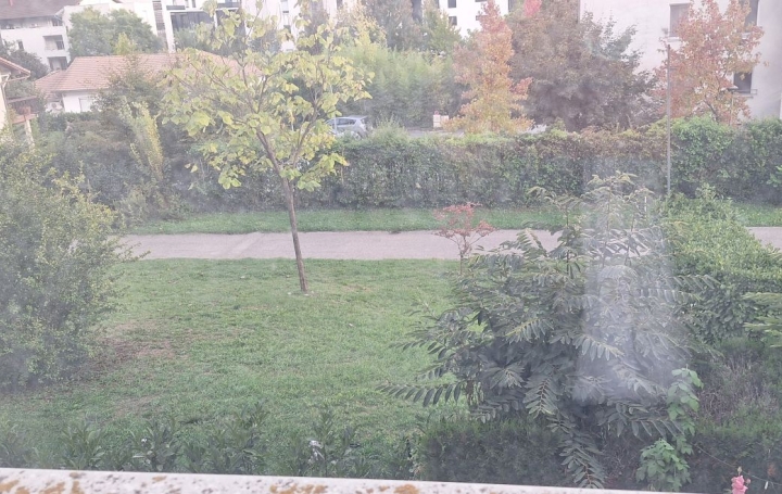 Studio MEYLAN (38240)  19 m2 406 € 