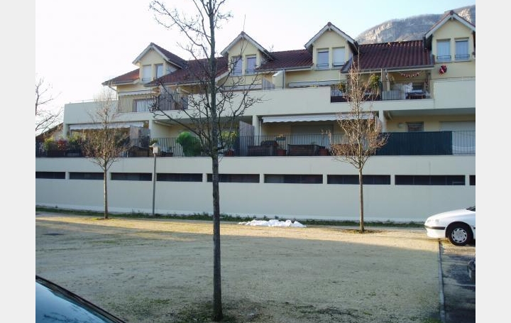 Réseau Immo-diffusion : Appartement P3  CROLLES  70 m2 850 € 