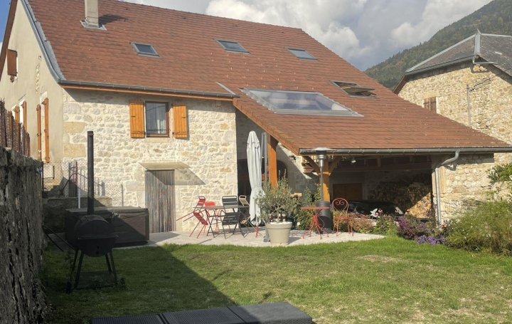 Réseau Immo-diffusion : Maison  VIRIEU-LE-PETIT  270 m2 405 392 € 