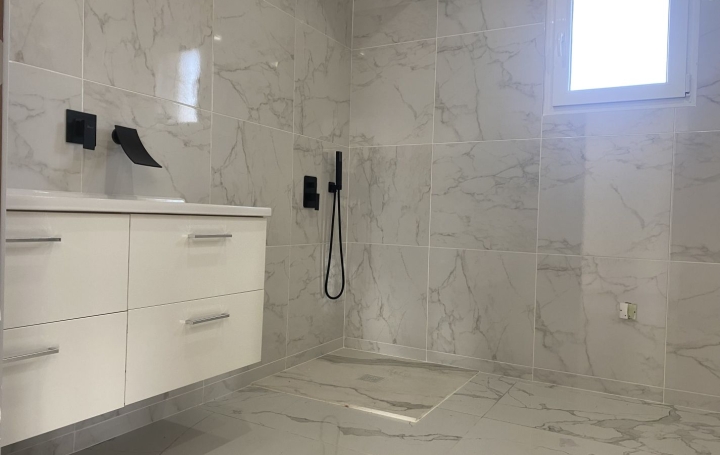 Villa CHIMILIN (38490)  137 m2 1 600 € 