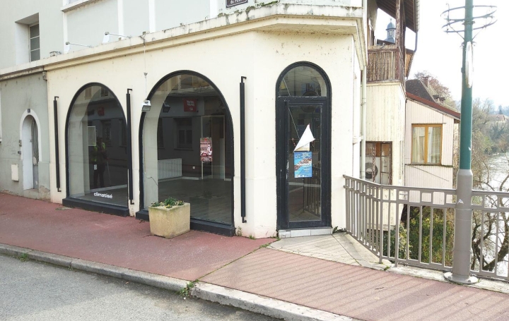 Local commercial LE PONT-DE-BEAUVOISIN (73330)  65 m2 62 000 € 