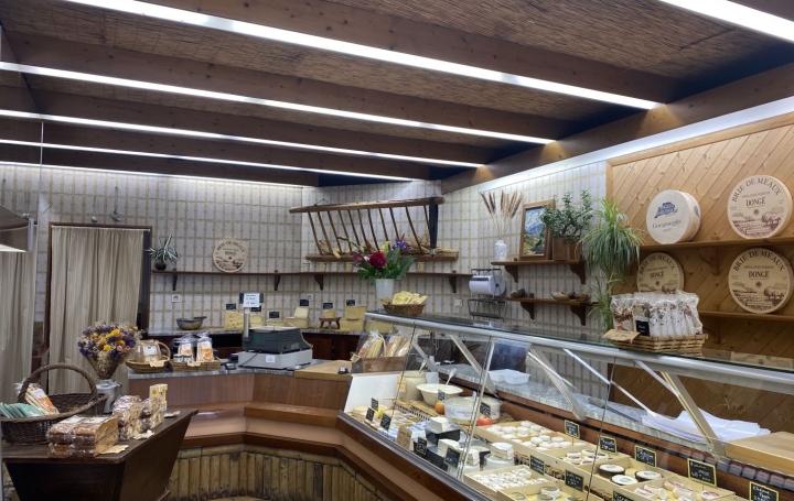 Local commercial LE PONT-DE-BEAUVOISIN (38480)  127 m2 75 000 € 