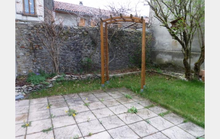 Réseau Immo-diffusion : Maison  MASSIEU  135 m2 185 000 € 