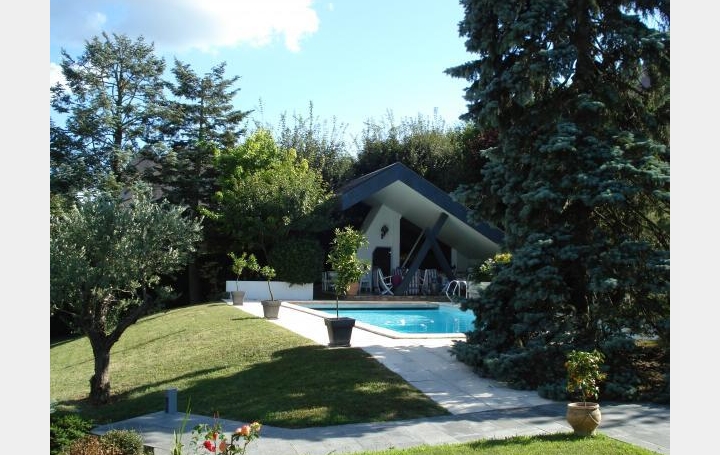 Réseau Immo-diffusion : Propriété  VIVIERS-DU-LAC  213 m2 800 000 € 