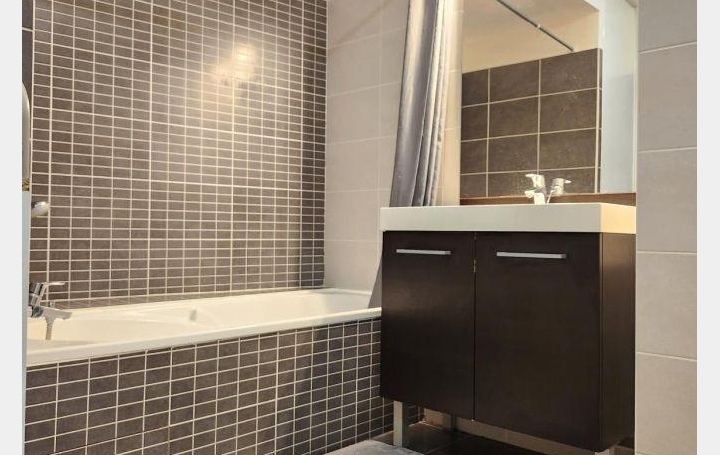 3 Pièces VILLEURBANNE (69100)  57 m2 1 080 € 