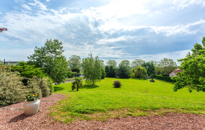 Maison FLEURIEUX-SUR-L'ARBRESLE (69210)  134 m2 690 000 € 