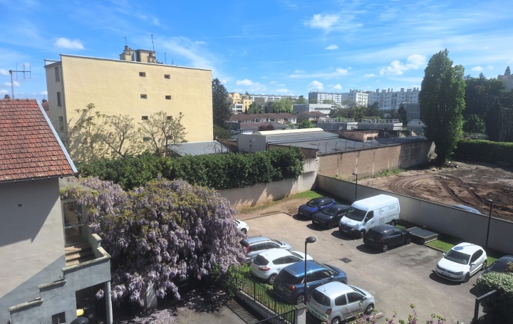 3 Pièces BRON (69500)  62 m2 221 200 € 