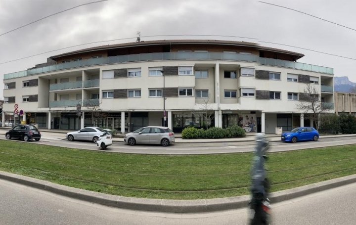 Réseau Immo-diffusion : Appartement P2  SAINT-EGREVE  52 m2 754 € 