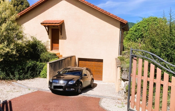 Maison VOIRON (38500)  105 m2 420 000 € 