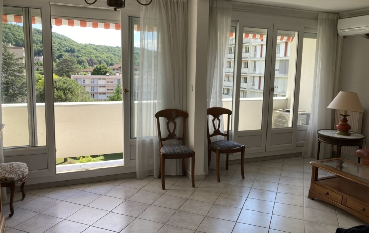 4 Pièces SAINT-MARTIN-D'HERES (38400)  73 m2 179 000 € 
