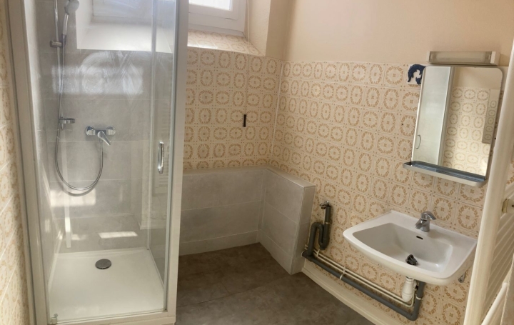 3 Pièces VOIRON (38500)  54 m2 112 000 € 