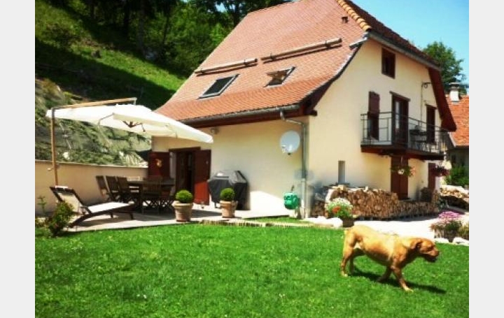 Réseau Immo-diffusion : Maison  SAINT-CHRISTOPHE-SUR-GUIERS  100 m2 270 000 € 