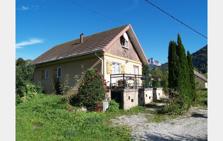 Réseau Immo-diffusion : Maison  SAINT-CHRISTOPHE-SUR-GUIERS  55 m2 95 000 € 