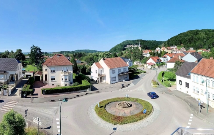 4 Pièces COCHEREN (57800)  110 m2 216 000 € 