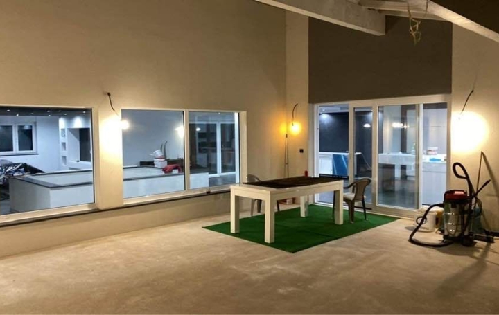 6 Pièces TENTELING (57980)  250 m2 399 000 € 