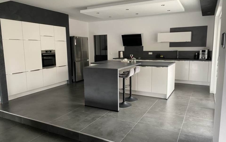 6 Pièces TENTELING (57980)  250 m2 399 000 € 