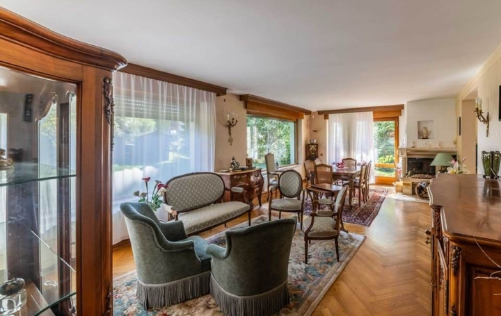 Villa OETING (57600)  197 m2 426 000 € 