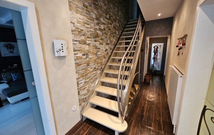 Maison COCHEREN (57800)  163 m2 180 000 € 