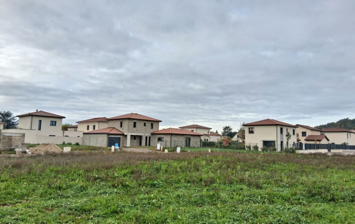 Terrain GENAS (69740)   270 000 € 