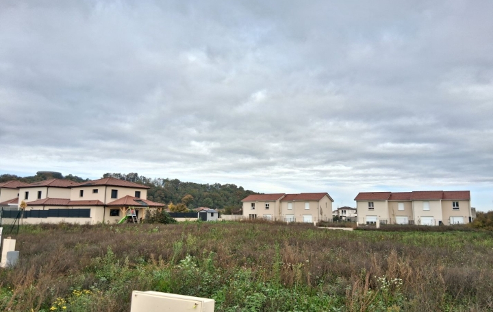 Terrain GENAS (69740)   270 000 € 