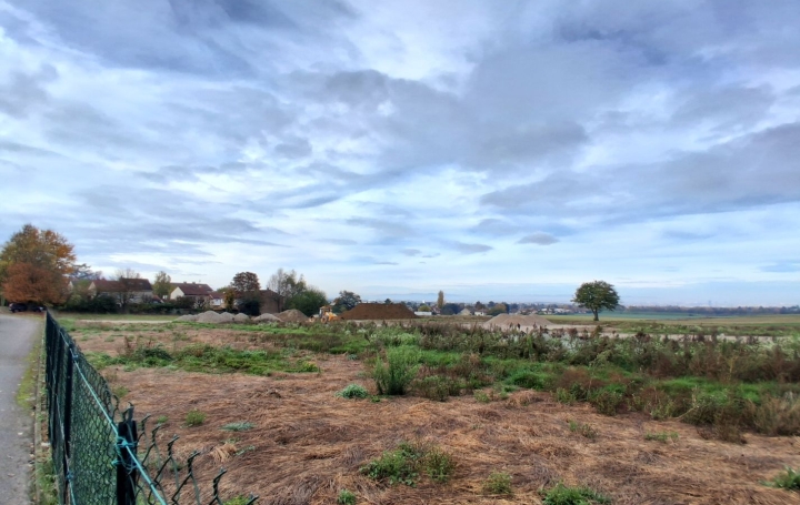 Terrain GENAS (69740)   240 000 € 