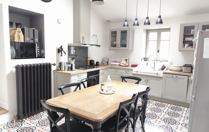 Maison SOURCIEUX-LES-MINES (69210)  120 m2 395 000 € 