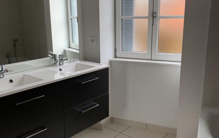 Immeuble SAVIGNY (69210)  103 m2 245 000 € 