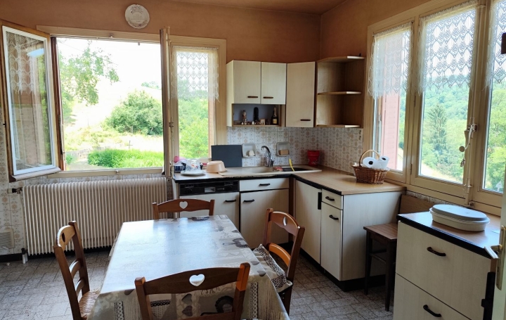 Maison BESSENAY (69690)  80 m2 230 000 € 