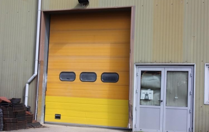 Réseau Immo-diffusion : Local commercial  SAINT-GERMAIN-LES-ARPAJON  325 m2 1 968 € 