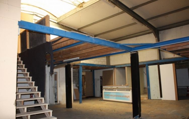 Réseau Immo-diffusion : Local commercial  SAINT-GERMAIN-LES-ARPAJON  226 m2 1 298 € 