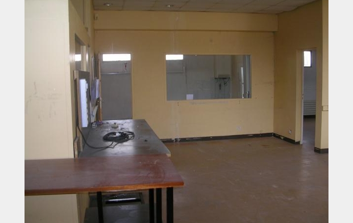 Réseau Immo-diffusion : Local commercial  BRETIGNY-SUR-ORGE  120 m2 189 000 € 