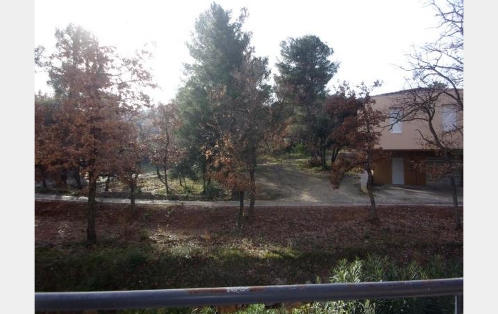 Réseau Immo-diffusion : Appartement P2  CHATEAUNEUF-LE-ROUGE  35 m2 650 € 