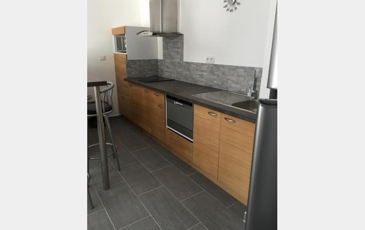 Réseau Immo-diffusion : Maison  VENTABREN  50 m2 960 € 