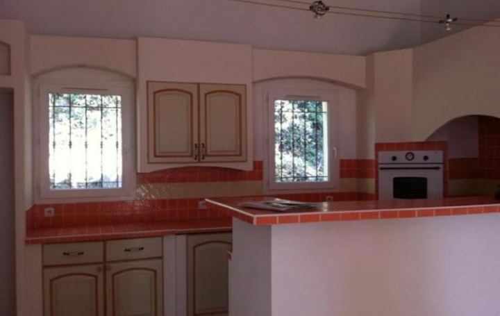 Maison LA TOUR-D'AIGUES (84240)  165 m2 1 500 € 