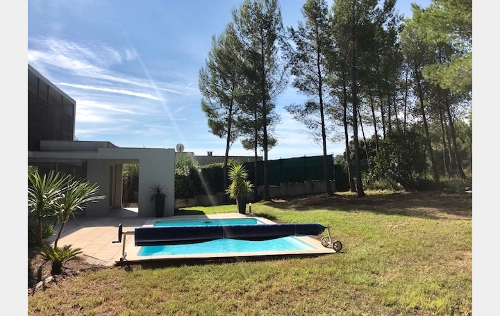 Villa MARSEILLE (13011)  161 m2 3 200 € 