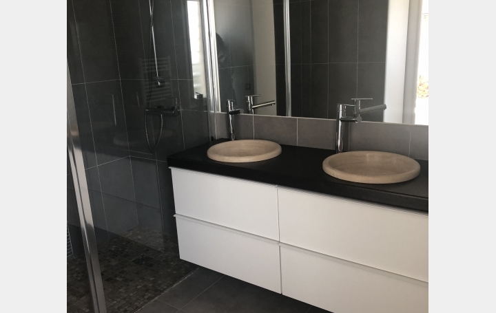 Villa MARSEILLE (13011)  161 m2 3 200 € 