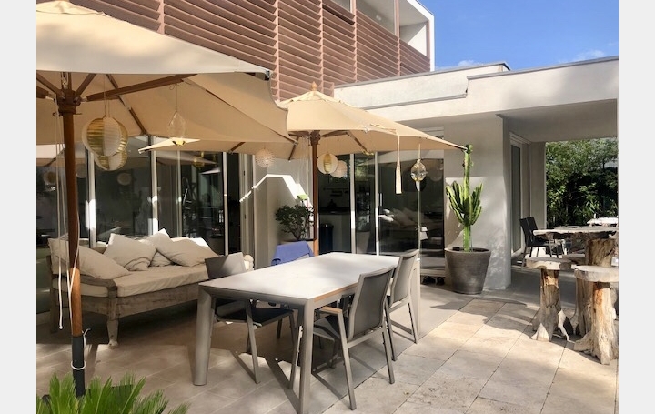 Villa MARSEILLE (13011)  161 m2 3 200 € 
