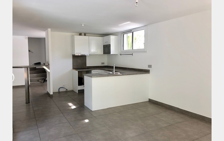 Villa MARSEILLE (13011)  161 m2 3 200 € 