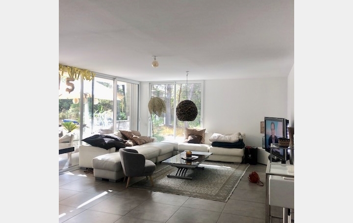 Villa MARSEILLE (13011)  161 m2 3 200 € 