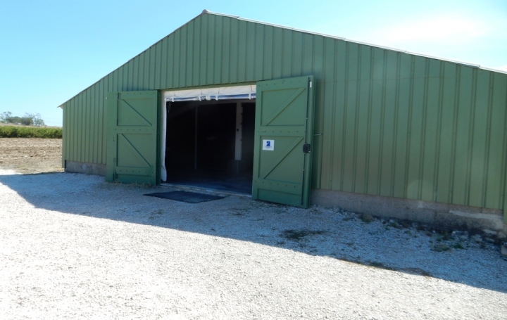 autre EGUILLES (13510)  140 m2 1 130 € 