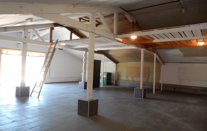 autre EGUILLES (13510)  140 m2 1 130 € 