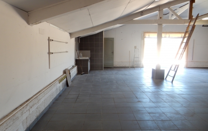 autre EGUILLES (13510)  140 m2 1 130 € 