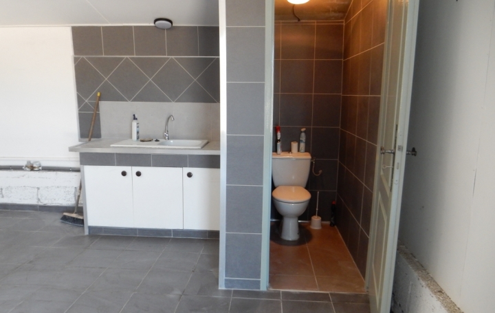 autre EGUILLES (13510)  140 m2 1 130 € 