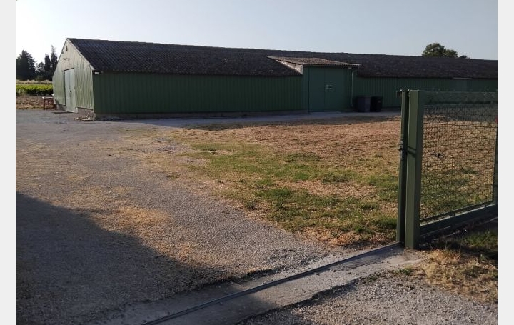 autre EGUILLES (13510)  140 m2 1 130 € 