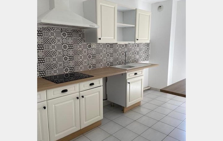 3 Pièces MARSEILLE (13012)  70 m2 1 135 € 
