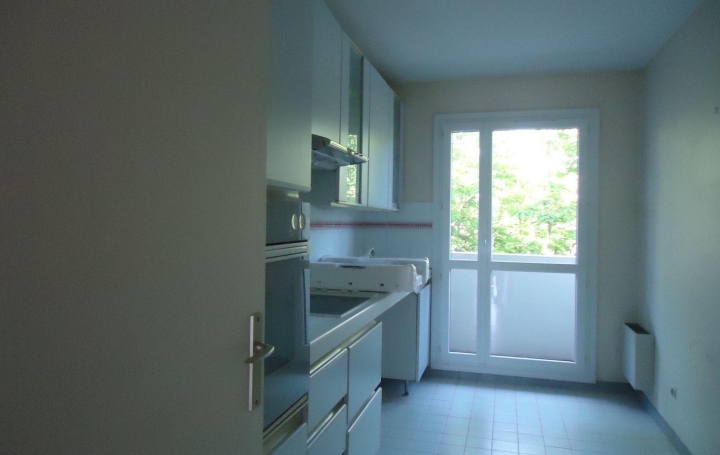 3 Pièces MARSEILLE (13012)  67 m2 1 065 € 