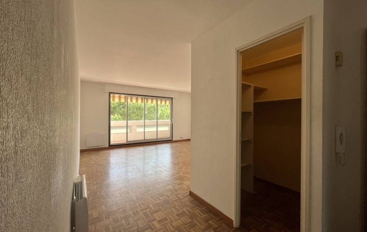 3 Pièces MARSEILLE (13012)  67 m2 1 065 € 